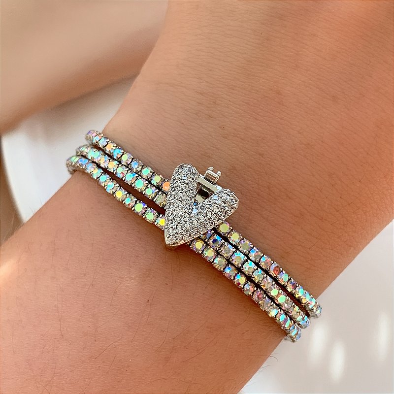 PULSEIRA 3 FIOS DE STRASS COM PINGENTE DE CORAÇÃO PRATEADO BIJU