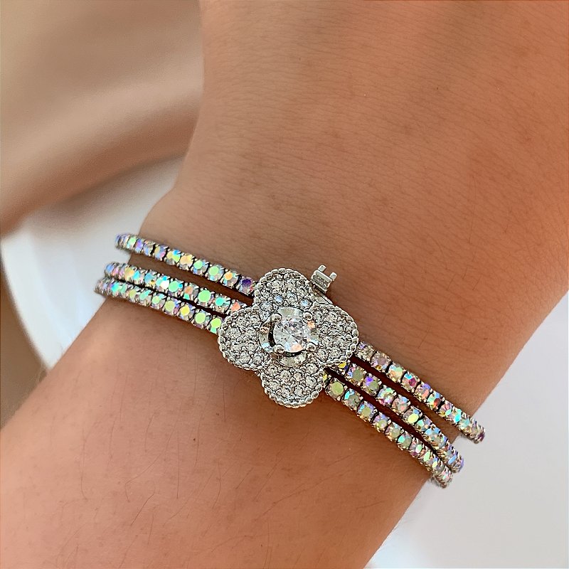 PULSEIRA 3 FIOS DE STRASS COM PINGENTE DE FLOR PRATEADO BIJU