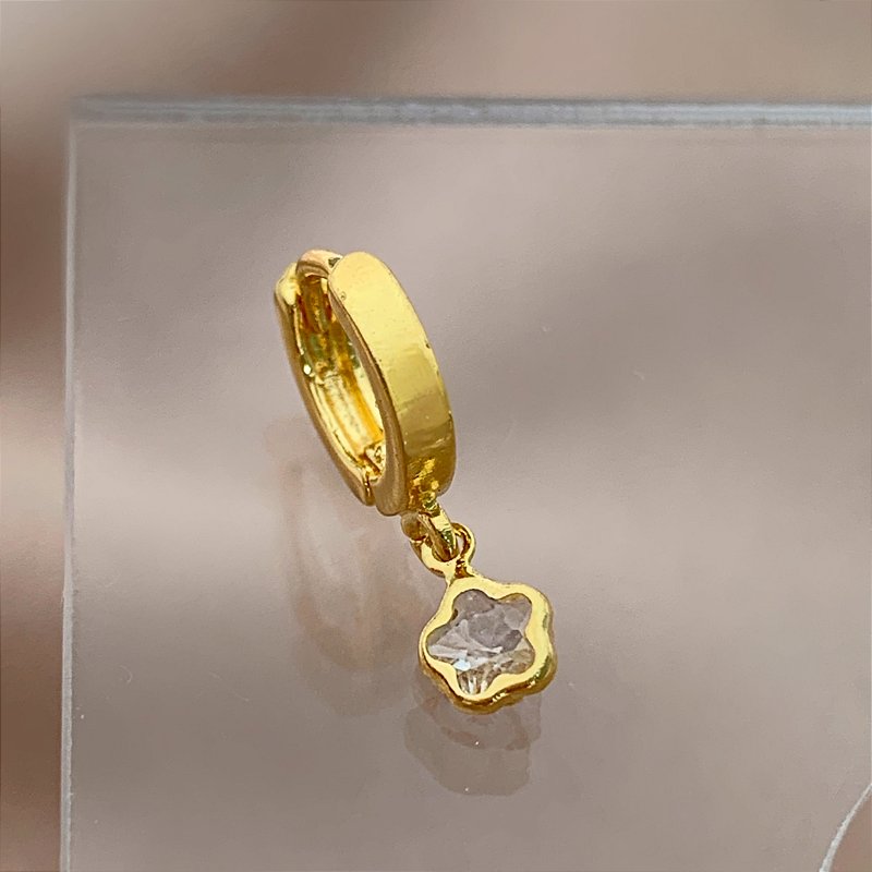 PIERCING CARTILAGEM ARGOLINHA LISA FLOR ZIRCÔNIA 7MM AÇO 316L FOLHEADO A OURO 18K SEMIJOIA PARA ATUALIZAÇÃO⭐️