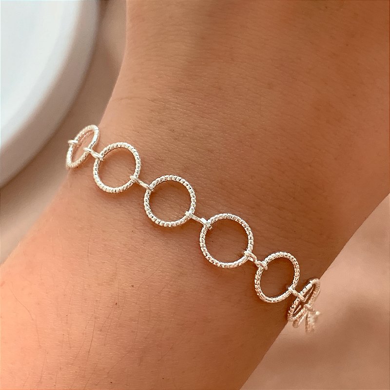 PULSEIRA CÍRCULOS DETALHADOS FOLHEADO A PRATA 18K⭐️