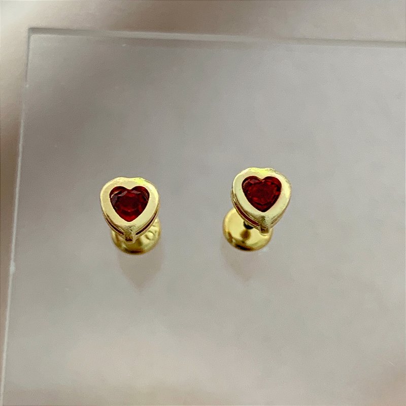 BRINCO CORAÇÃO ZIRCÔNIA TARRAXA BABY FOLHEADO A OURO 18K⭐