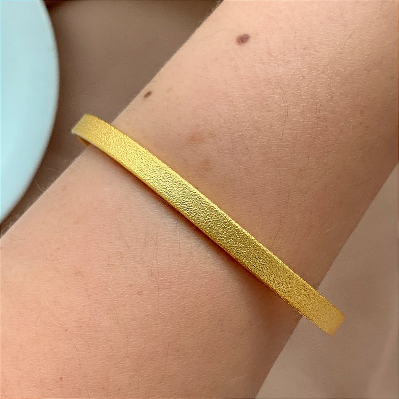 PULSEIRA ARO FIO ACHATADO TEXTURIZADO FOLHEADO A OURO 18K⭐️