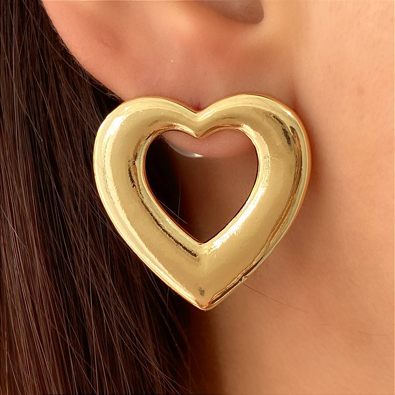 BRINCO CORAÇÃO LISO VAZADO BIJU