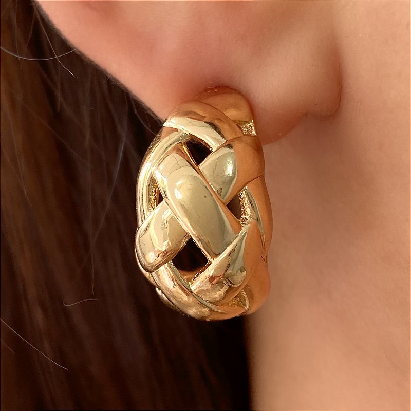 BRINCO ARGOLA BOLEADA TRAMA BIJU