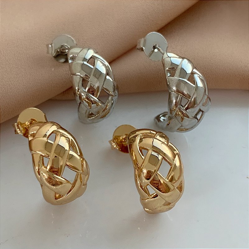 BRINCO ARGOLA BOLEADA TRAMA BIJU