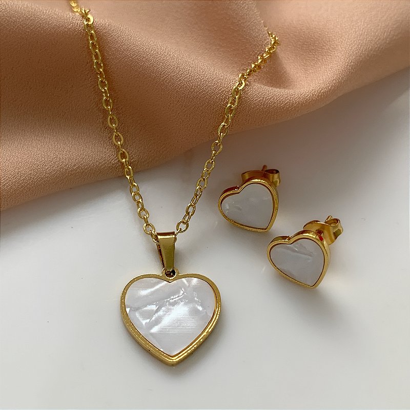 COLAR E BRINCO KIT CORAÇÃO CLÁSSICO MADREPÉROLA DOURADO AÇO 316L⭐️