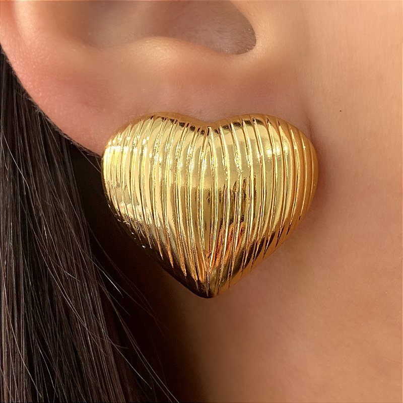 BRINCO CORAÇÃO LINHAS DOURADO AÇO 316L⭐️