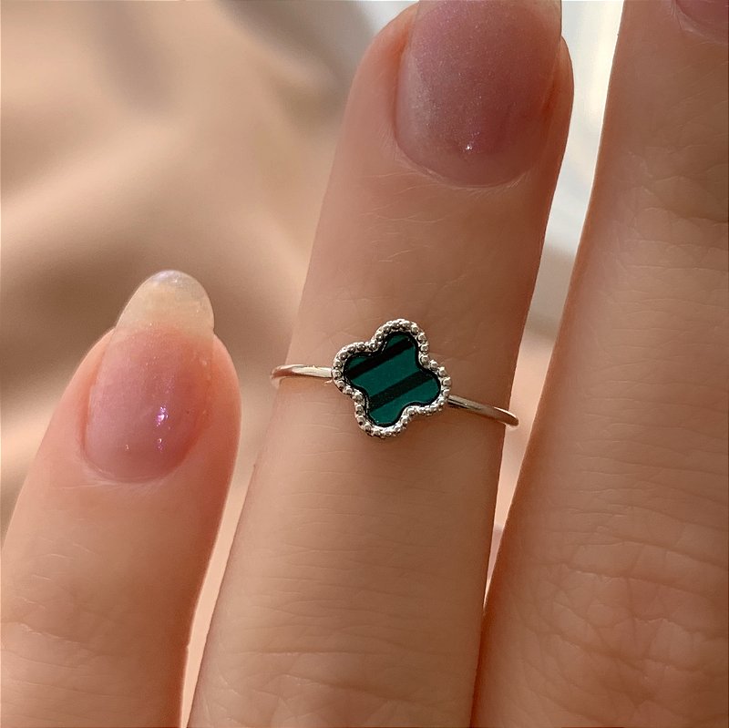 ANEL FALANGE FIO MINI TREVO RESINADO VERDE PRATEADO BIJU