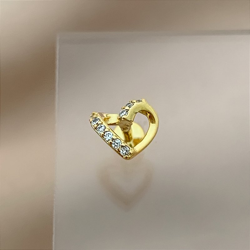 PIERCING CARTILAGEM/TRÁGUS HASTE AÇO 316L CORAÇÃO TORCIDO ZIRCÔNIAS 6MM FOLHEADO A OURO 18K SEMIJOIA PARA ATUALIZAÇÃO⭐️