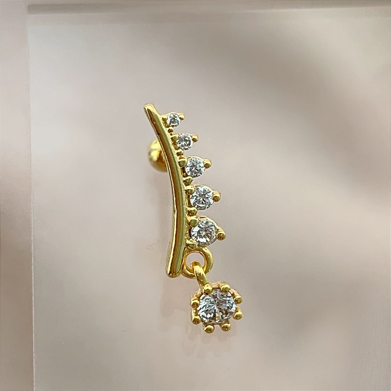 PIERCING CARTILAGEM/TRÁGUS FILEIRA PINGENTE ZIRCÔNIAS 6MM HASTE AÇO 316L FOLHEADO A OURO 18K SEMIJOIA PARA ATUALIZAÇÃO⭐️