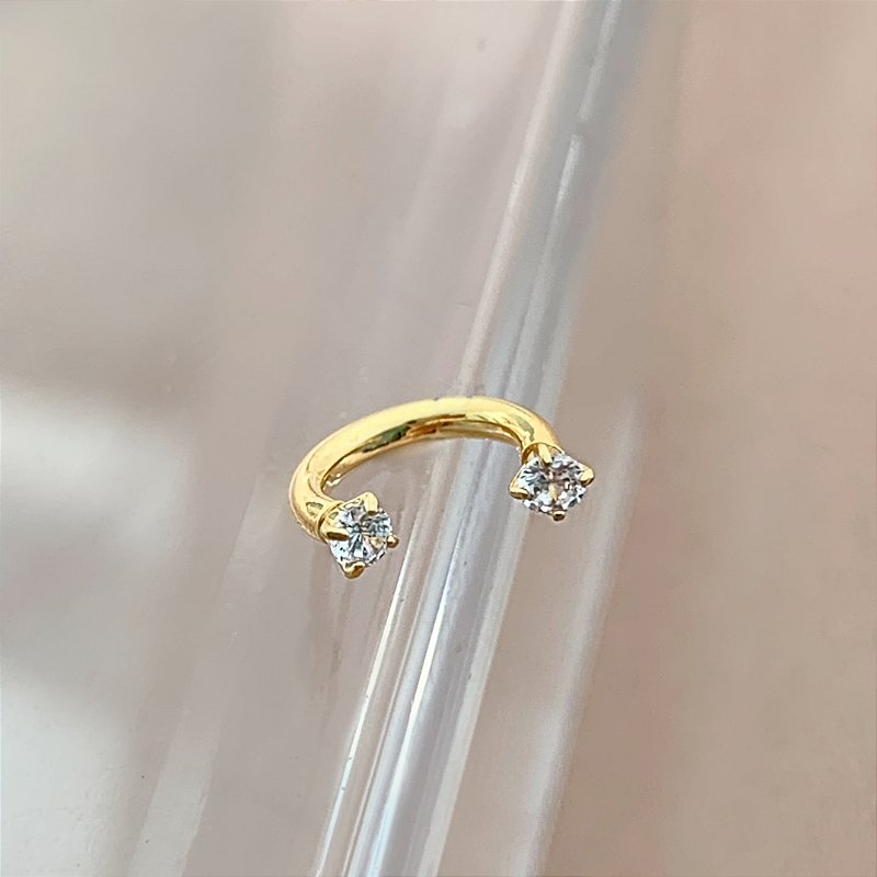 PIERCING FERRADURA ZIRCÔNIAS 6MM HASTE AÇO 316L FOLHEADO A OURO 18K SEMIJOIA PARA ATUALIZAÇÃO⭐️