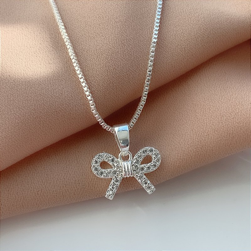 COLAR LAÇO DELICADO ZIRCÔNIAS FOLHEADO A PRATA⭐️