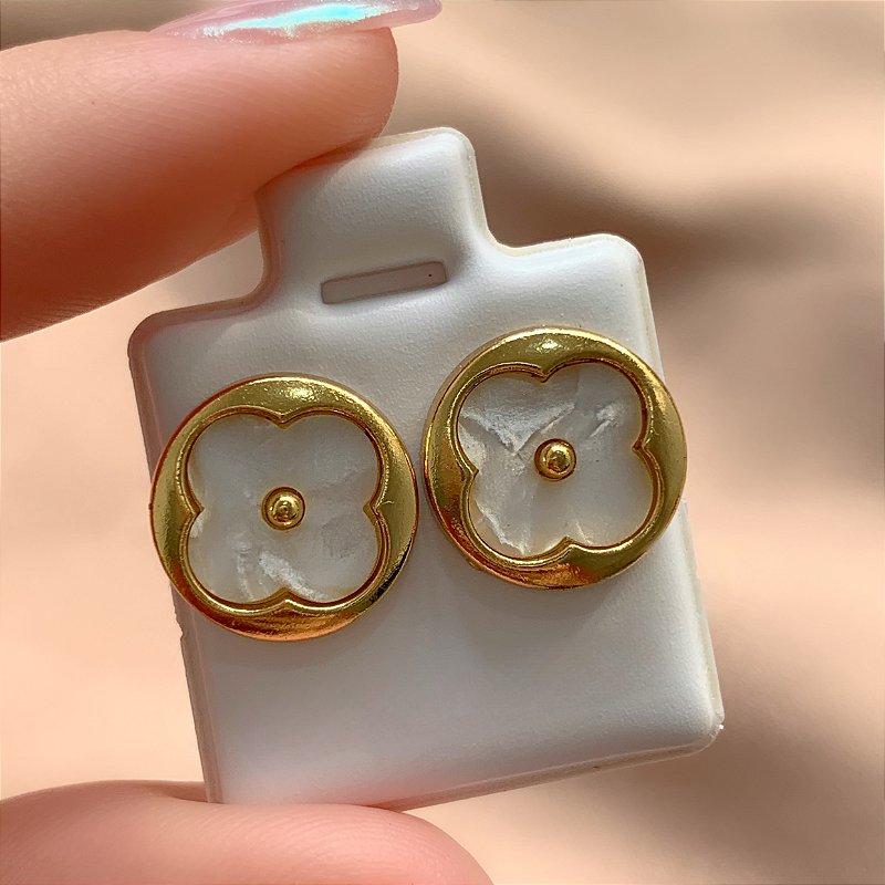 BRINCO TREVO RESINADO BORDA LISA DOURADO AÇO 316L⭐️