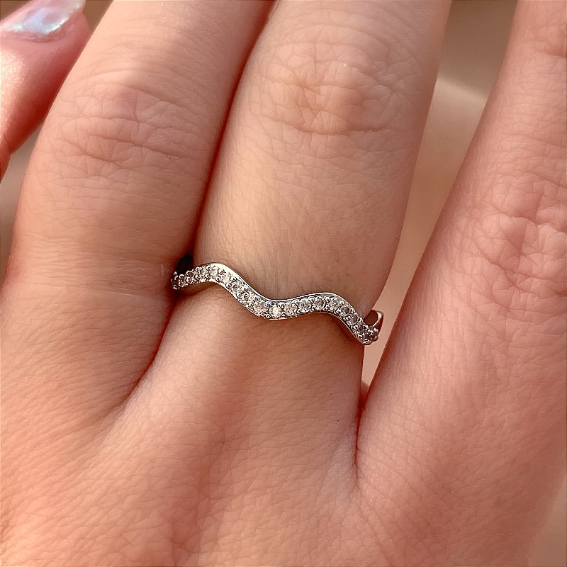 ANEL FIO ONDULADO ZIRCÔNIAS PRATEADO BIJU