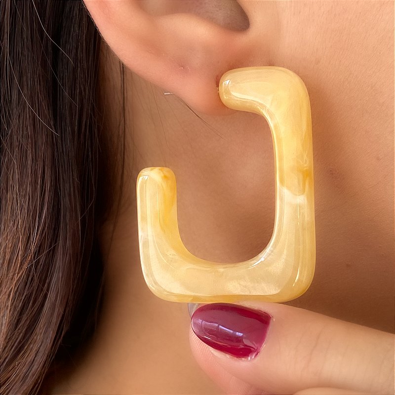 BRINCO ARGOLA RETANGULAR RESINA MESCLADA G1 BIJU