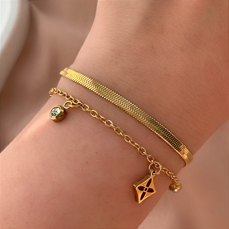 PULSEIRA CORRENTE DUPLA FITA FINA E TREVOS DIVERSOS DOURADO AÇO 316L⭐️