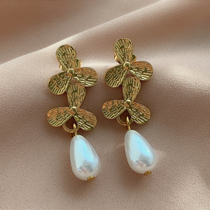 BRINCO ORQUÍDEAS COM PÉROLA PENDENTE DOURADO AÇO 316L⭐️
