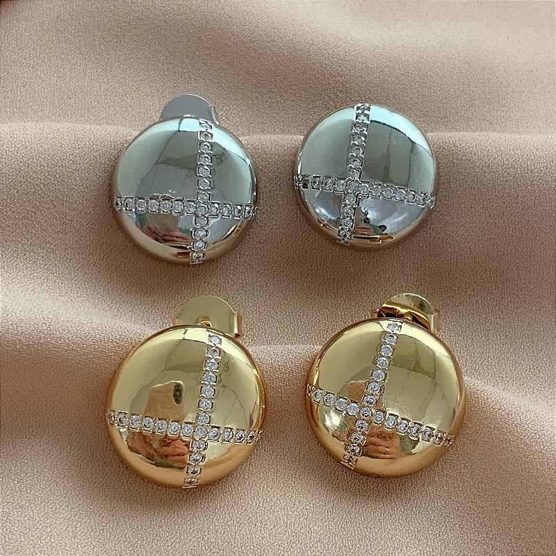 BRINCO BOTÃO LISO LINHAS ZIRCÔNIAS BIJU