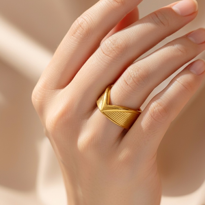 ANEL REGULÁVEL &quot;V&quot; RISCADO DOURADO AÇO 316L PREMIUM⭐️