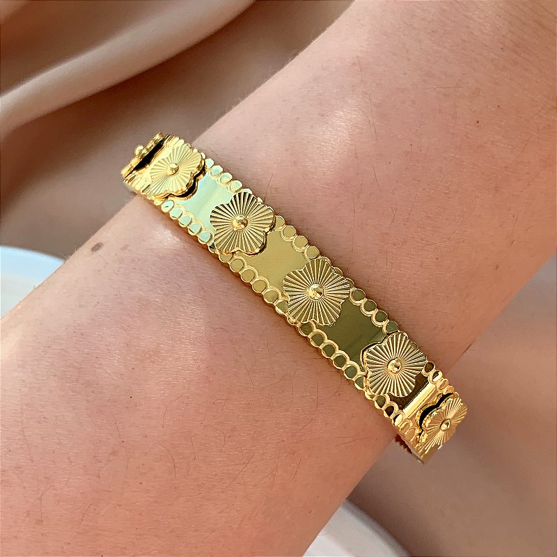 PULSEIRA / BRACELETE FLORZINHAS RISCADAS DOURADO AÇO 316L⭐️