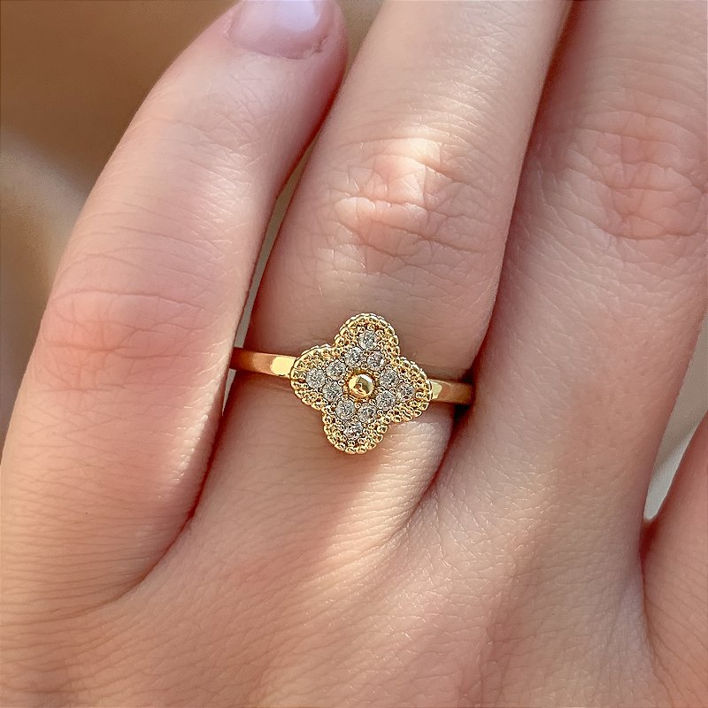 ANEL TREVO ZIRCÔNIAS BOTÃO BOLINHA LISA DOURADO BIJU