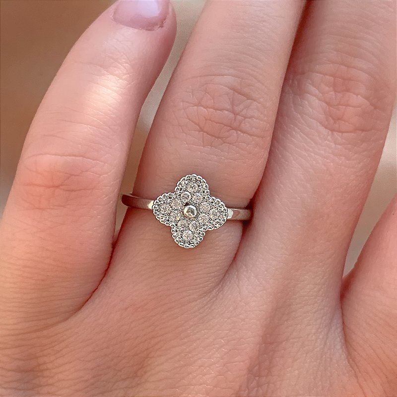 ANEL TREVO ZIRCÔNIAS BOTÃO BOLINHA LISA PRATEADO BIJU