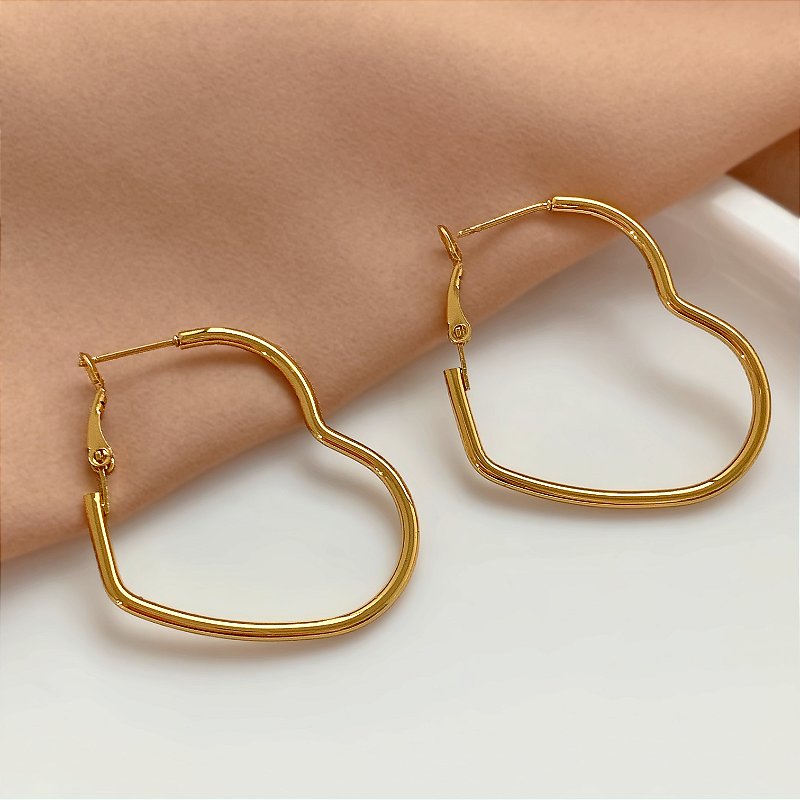 BRINCO ARGOLA CORAÇÃO M FECHO ENCAIXE DOURADO AÇO 316L⭐️