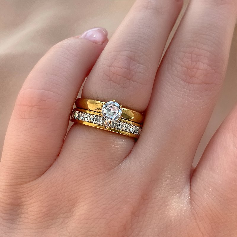 ANEL KIT ALIANÇAS SOLITÁRIO E ZIRCÔNIAS DOURADO AÇO 316L⭐️