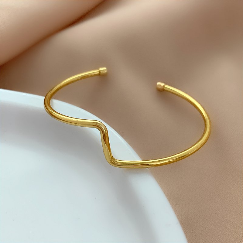 PULSEIRA INFANTIL ARO FIO GEOMÉTRICO DELICADO FOLHEADO A OURO 18K⭐️