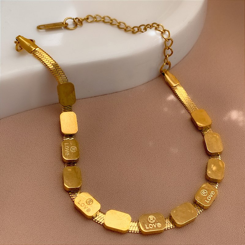 PULSEIRA FITA FINA PLAQUINHAS LOVE DOURADO AÇO 316L⭐️