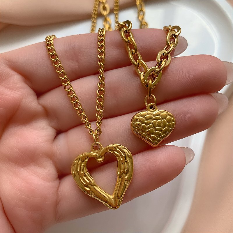 COLAR E BRINCO KIT PINGENTES CORAÇÕES DESENHADOS DOURADO AÇO 316L PREMIUM⭐️