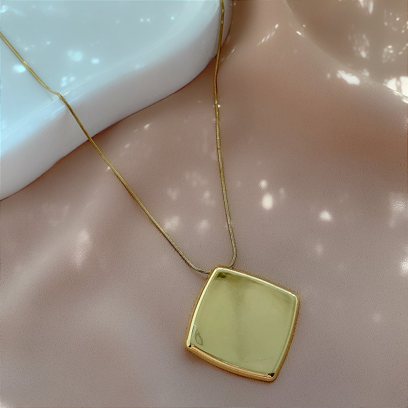 COLAR DELICADO PINGENTE QUADRADO LISO DOURADO AÇO 316L PREMIUM⭐️