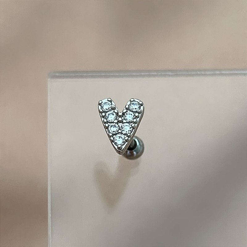 PIERCING CARTILAGEM CORAÇÃO ALONGADO ZIRCÔNIAS 6MM AÇO 316L FOLHEADO A RÓDIO SEMIJOIA PARA ATUALIZAÇÃO⭐️