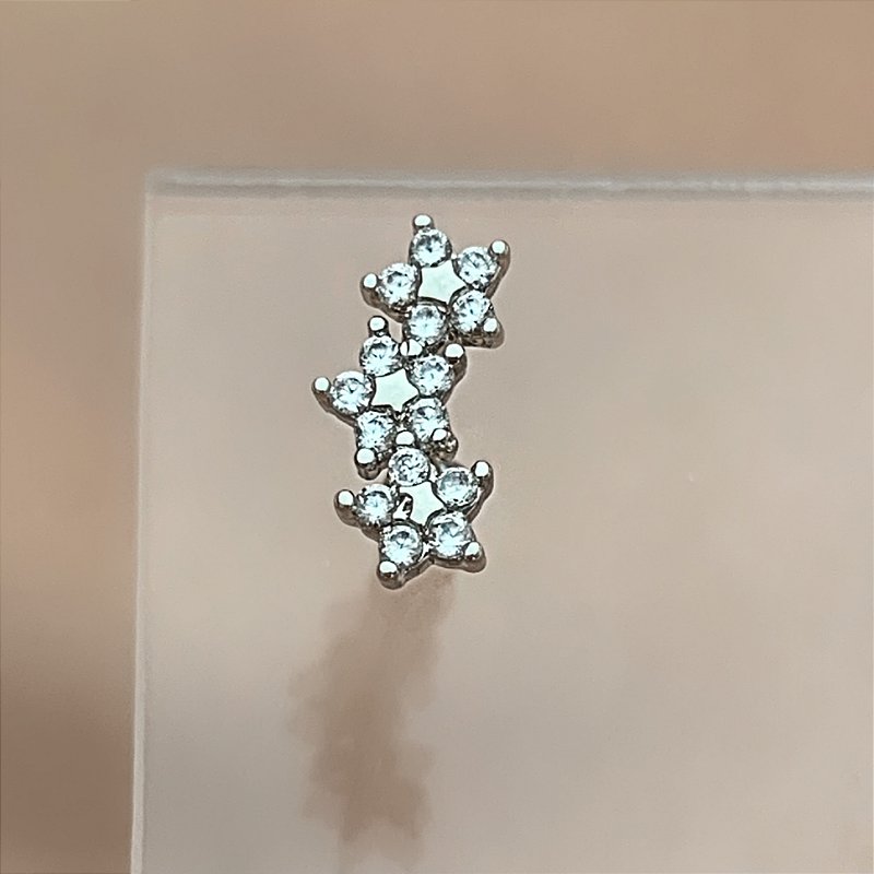 PIERCING CARTILAGEM/TRÁGUS FLORES ZIRCÔNIAS 6MM HASTE AÇO 316L FOLHEADO A RÓDIO SEMIJOIA PARA ATUALIZAÇÃO⭐️