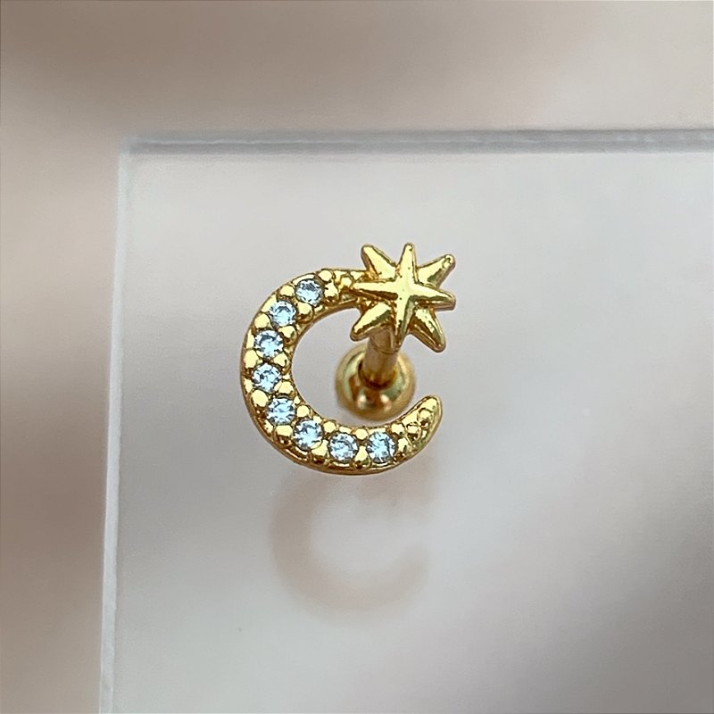 PIERCING CARTILAGEM/TRÁGUS LUA ZIRCÔNIAS E ESTRELA 6MM HASTE AÇO 316L FOLHEADO A OURO 18K SEMIJOIA PARA ATUALIZAÇÃO⭐️