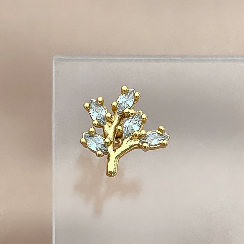 PIERCING CARTILAGEM RAMINHO ZIRCÔNIAS 6MM HASTE AÇO 316L FOLHEADO A OURO 18K SEMIJOIA PARA ATUALIZAÇÃO⭐️