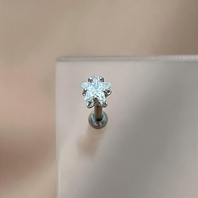 PIERCING CARTILAGEM ESTRELA ZIRCÔNIA 7MM AÇO 316L FOLHEADO A RÓDIO SEMIJOIA PARA ATUALIZAÇÃO⭐️