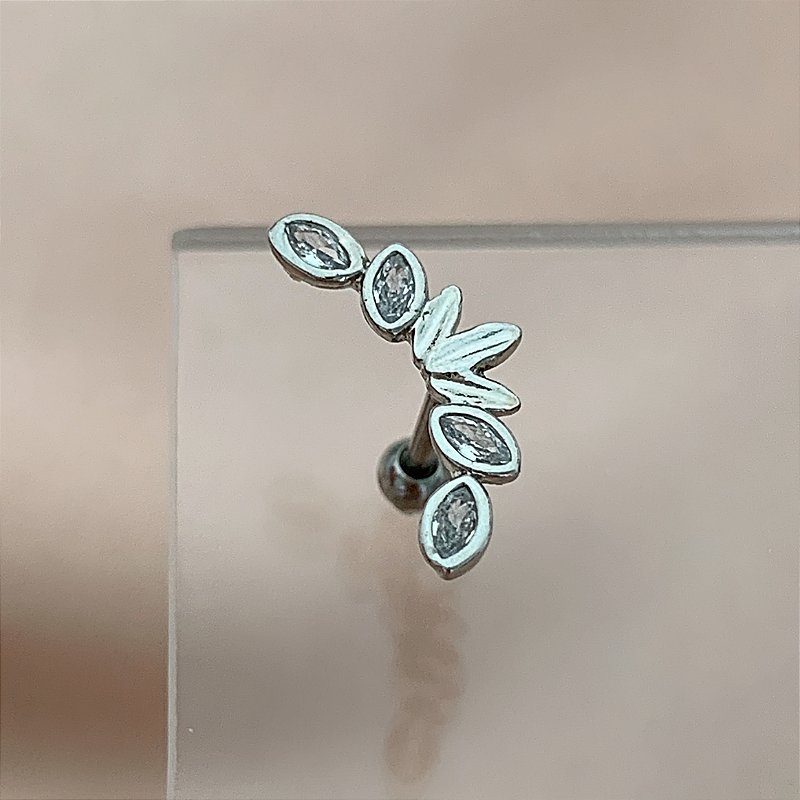 PIERCING CARTILAGEM/TRÁGUS HASTE AÇO 316L DETALHES ZIRCÔNIAS M 6MM FOLHEADO A RÓDIO SEMIJOIA PARA ATUALIZAÇÃO⭐️