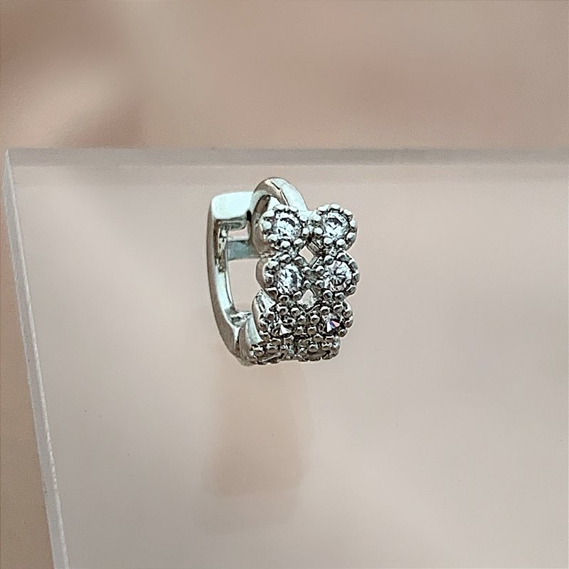 PIERCING CARTILAGEM ARGOLINHA FILEIRAS BOLINHAS ZIRCÔNIAS 6MM AÇO 316L FOLHEADO A RÓDIO SEMIJOIA PARA ATUALIZAÇÃO⭐️