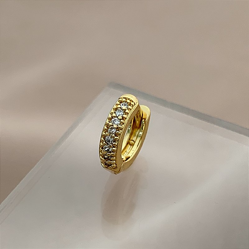 PIERCING CARTILAGEM ARGOLINHA ZIRCÔNIAS CRAVEJADAS 6MM AÇO 316L FOLHEADO A OURO 18K SEMIJOIA PARA ATUALIZAÇÃO⭐️