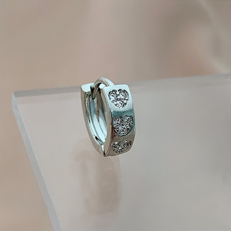 PIERCING CARTILAGEM ARGOLINHA CORAÇÃO ZIRCÔNIAS 8MM AÇO 316L FOLHEADO A RÓDIO SEMIJOIA PARA ATUALIZAÇÃO⭐️