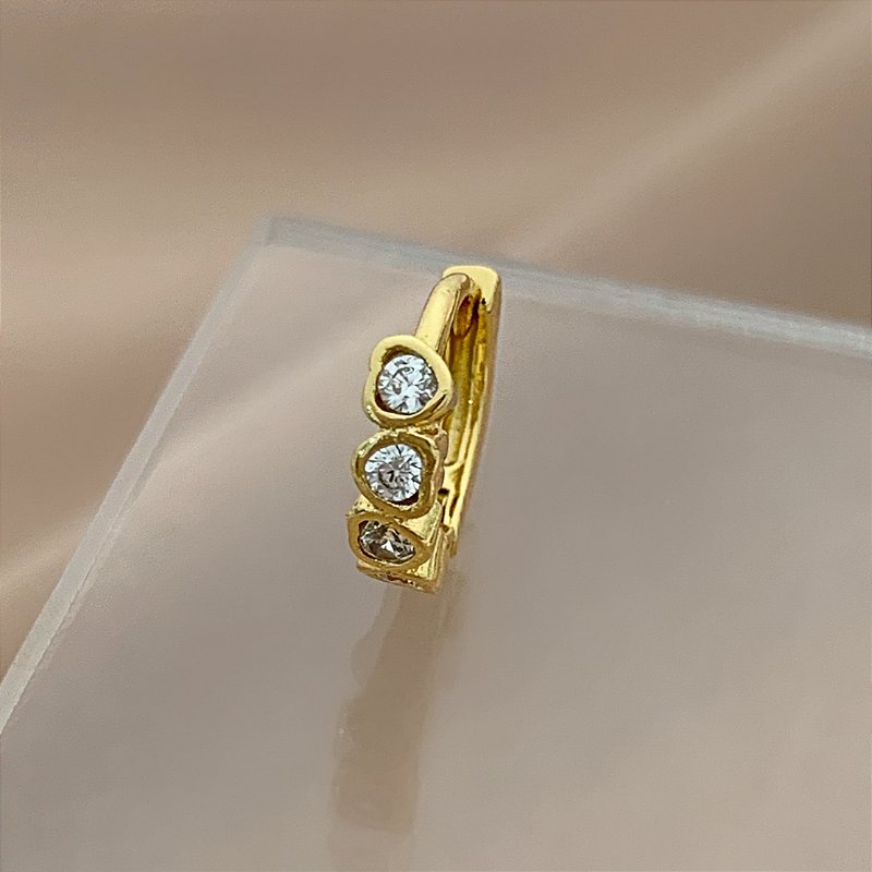 PIERCING CARTILAGEM ARGOLINHA FILEIRAS CORAÇÕES ZIRCÔNIAS 7MM AÇO 316L FOLHEADO A OURO 18K SEMIJOIA PARA ATUALIZAÇÃO⭐️
