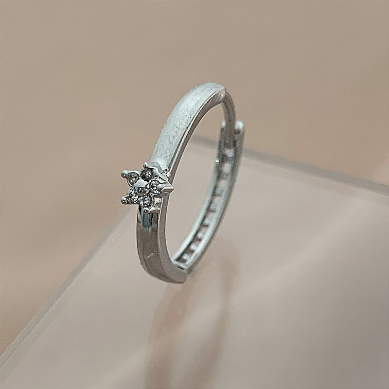 PIERCING CONCH / CARTILAGEM ARGOLINHA FLOR ZIRCÔNIAS 14MM AÇO 316L FOLHEADO A RÓDIO SEMIJOIA PARA ATUALIZAÇÃO⭐️