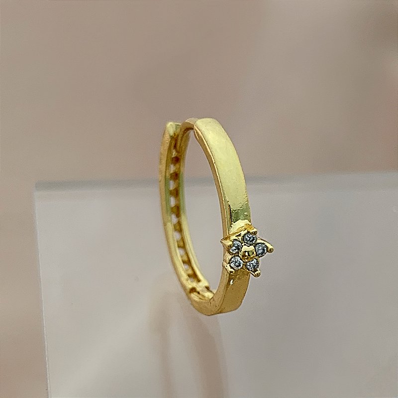 PIERCING CONCH / CARTILAGEM ARGOLINHA FLOR ZIRCÔNIAS 14MM AÇO 316L FOLHEADO A OURO 18K SEMIJOIA PARA ATUALIZAÇÃO⭐️