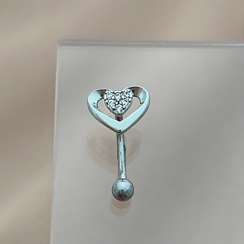 PIERCING ÍNTIMO CORAÇÃO MEIO ZIRCÔNIAS 9MM AÇO 316L FOLHEADO A RÓDIO SEMIJOIA PARA ATUALIZAÇÃO⭐️