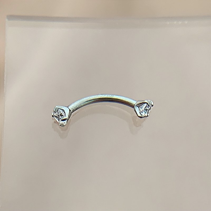 PIERCING BANANA PEDRAS ZIRCÔNIAS 8MM AÇO 316L FOLHEADO A RÓDIO SEMIJOIA PARA ATUALIZAÇÃO⭐️