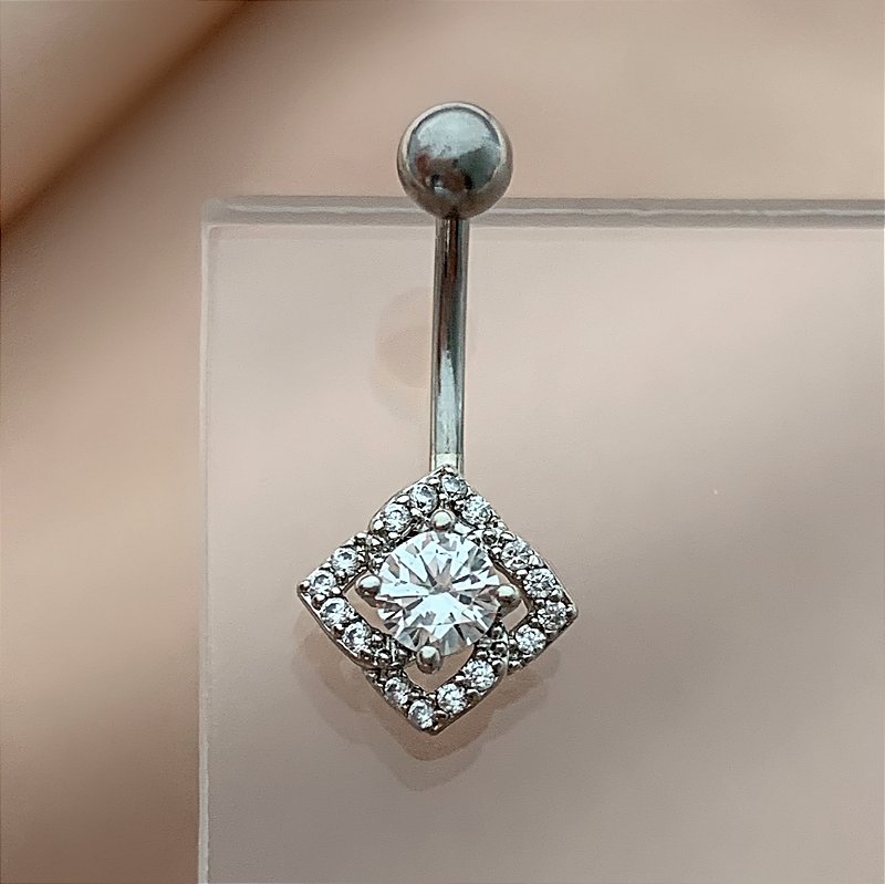 PIERCING UMBIGO FLOR ZIRCÔNIAS PÉTALAS VAZADAS 10MM AÇO 316L FOLHEADO A RÓDIO SEMIJOIA PARA ATUALIZAÇÃO⭐️