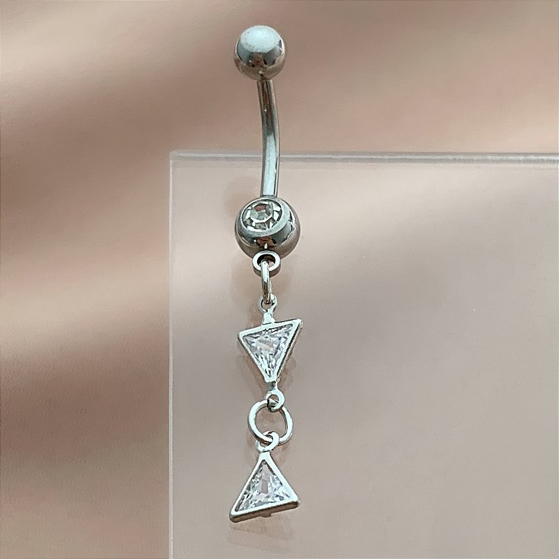 PIERCING UMBIGO PINGENTES TRIÂNGULOS ZIRCÔNIAS 10MM AÇO 316L FOLHEADO A RÓDIO SEMIJOIA PARA ATUALIZAÇÃO⭐️