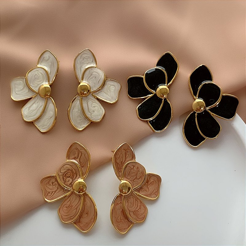 BRINCO ESMALTADO MEIA FLOR G1 DOURADO AÇO 316L PREMIUM⭐️
