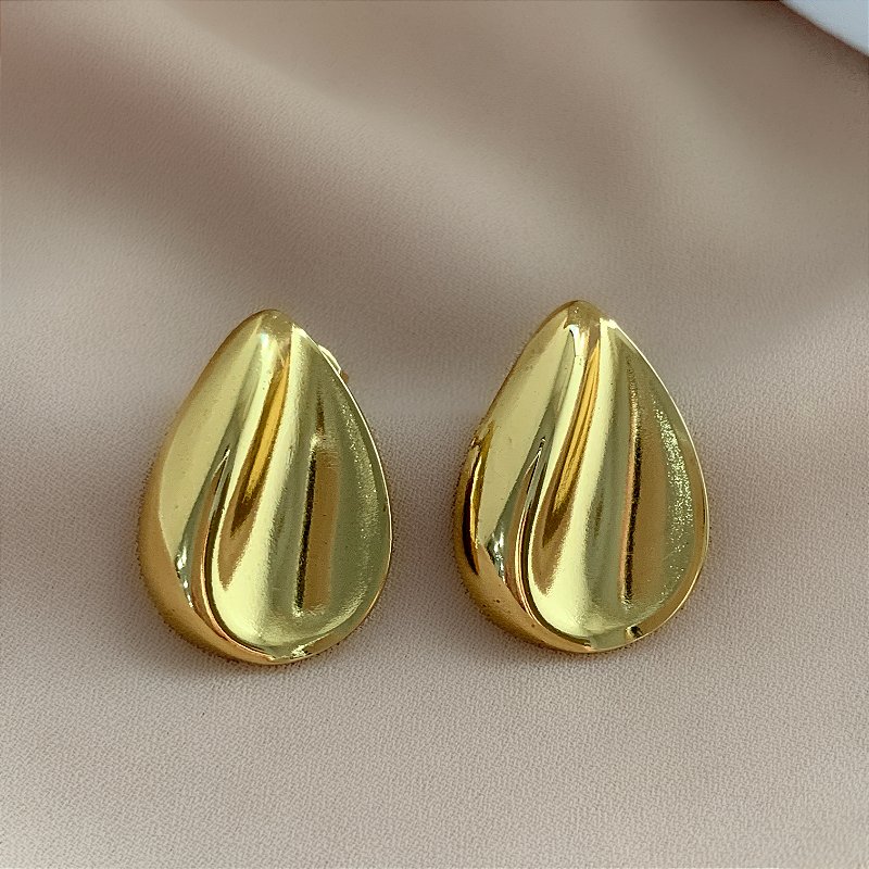 BRINCO GOTA ONDULADA DOURADO AÇO 316L⭐️